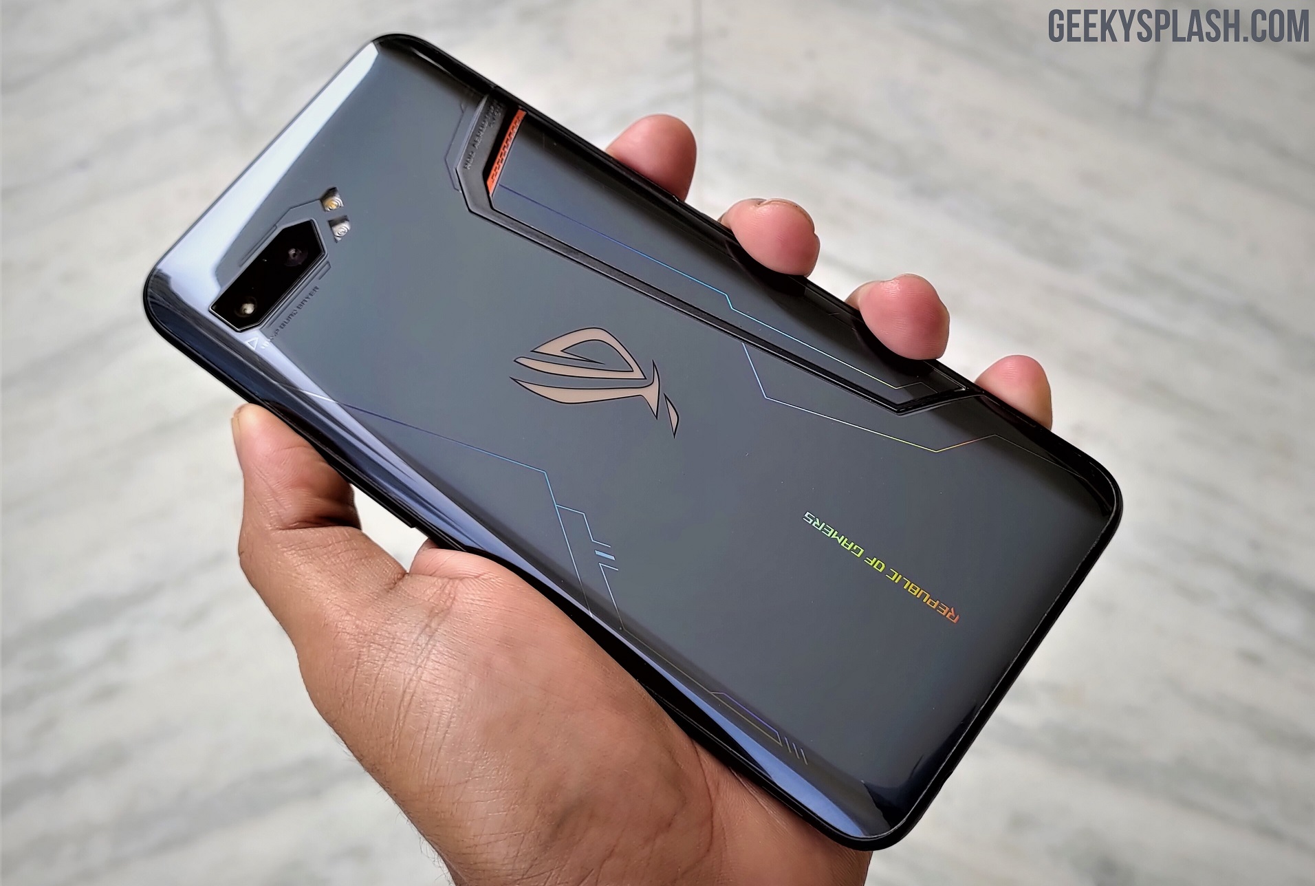 Asus-ROG-Phone-2-Review-GeekySplash-02